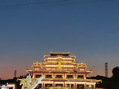 -淄博花灯齐彩城