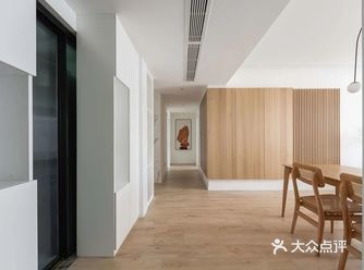 158平大平层，用原木和白色点缀