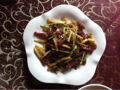 土豆条干煸牛肉-德居源