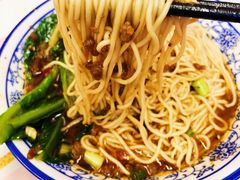 -渝之汇牛肉豌杂面