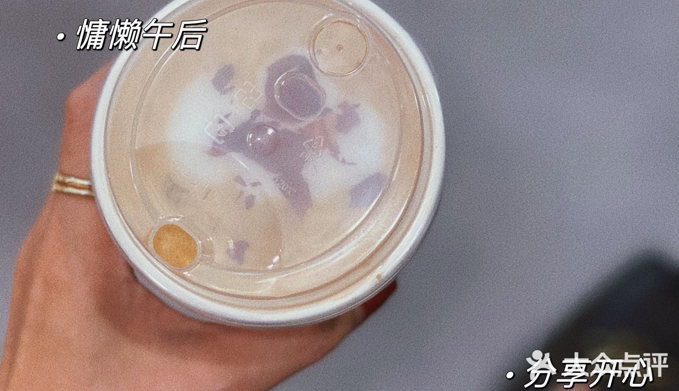 很治愈的一杯 北京西上的梧桐已泛金色