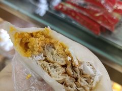 咸蛋黄肉松糖粉年糕团-上海虹口糕团(福州路店)