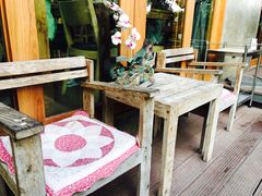 -Chom Cafe and Restaurant