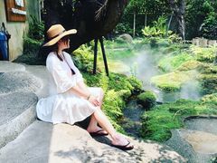 -Chom Cafe and Restaurant