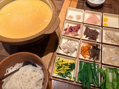 云南过桥米线-云海肴·汽锅鸡·云南代表菜(浦江欢乐颂店)