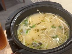 -花馬肆.云南过桥米线(汉神购物广场现场熬汤店)