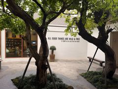 -Chom Cafe and Restaurant