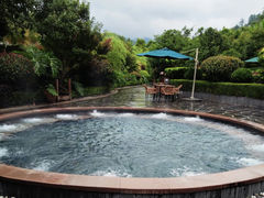 -腾冲洞山温泉村