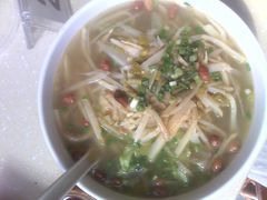 -龙记桂林米粉(财满街店)