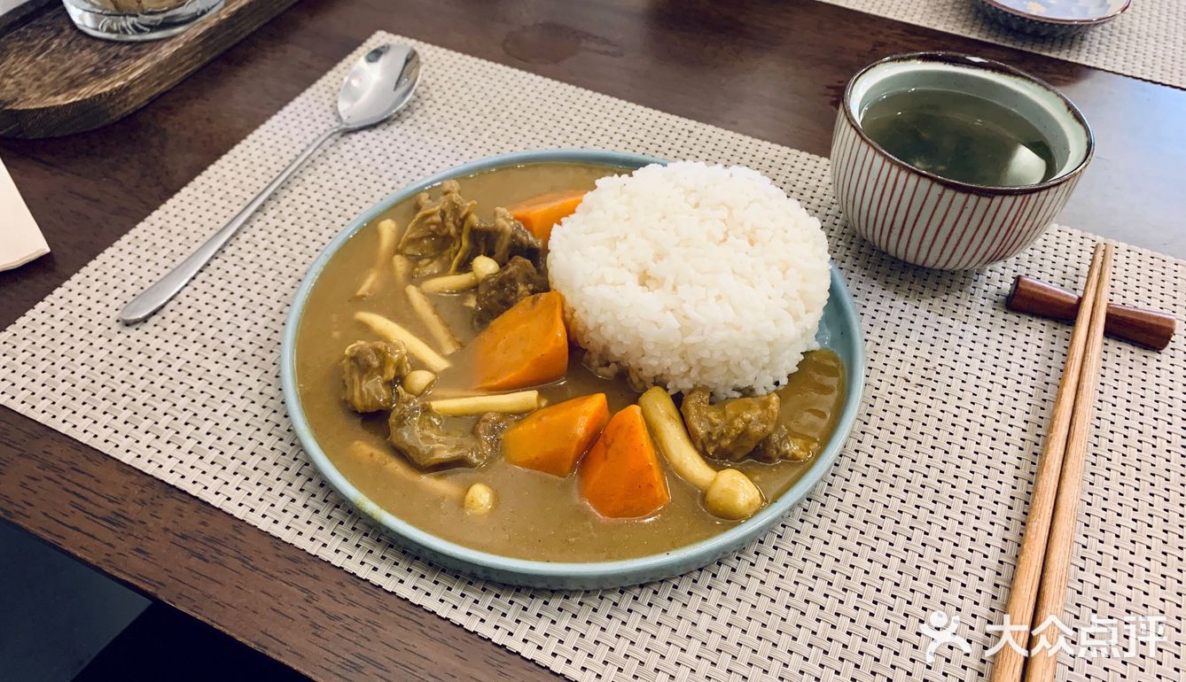 紧凑生活中的一顿舒适简餐