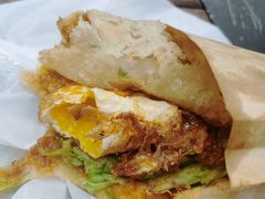 炸蛋葱油饼-小红车炸蛋葱油饼