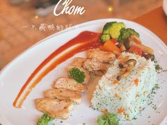 鸡肉蘑菇饭-Chom Cafe and Restaurant