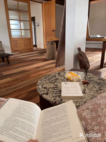 整个咖啡馆还在试营业阶段，部分位置没开放