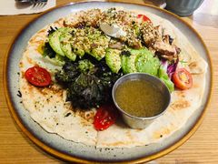 照烧鸡肉配牛油果拉法沙拉-HELLO 27 意面·沙拉·帕尼尼