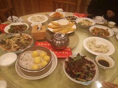 老家粘豆包-鹤乡东北菜(崮山路店)