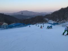 -亚布力新体委滑雪场