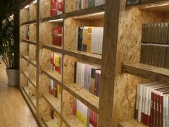 -新华里咖啡书吧(新华书店小寨店)