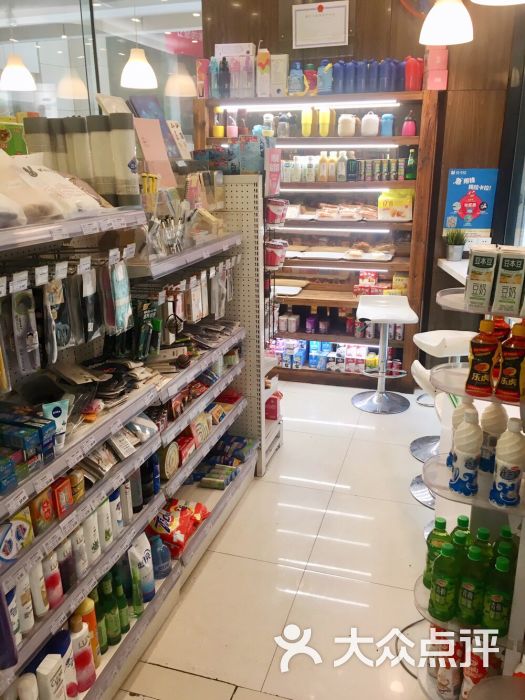 西和主題便利商店(朗晴廣場b塔1層店)店內環境圖片 - 第2張