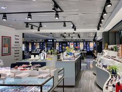 -宏宇眼镜蔡司依视路折扣店(兆佳眼镜城店)