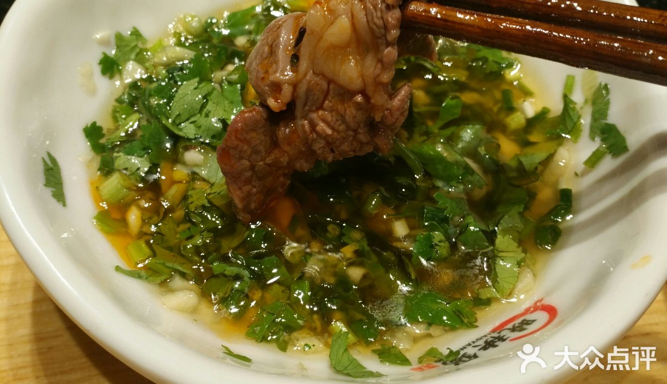 菜品食材很新鲜，毛肚是软糯的感觉我很喜欢！