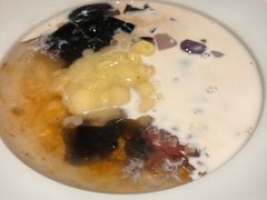 娟姗奶大满贯-RUXU入续鸳鸯糖水铺(万菱汇店)