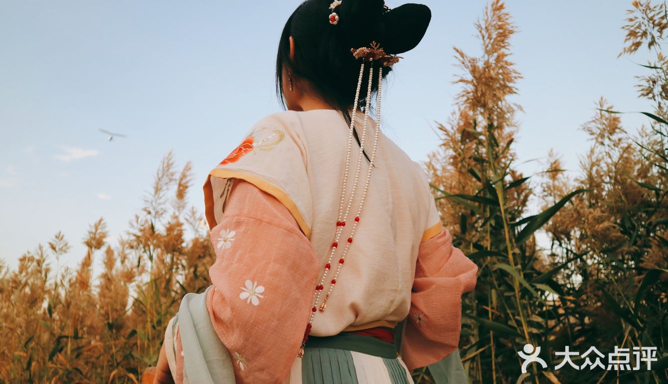 明月出天山｜假期来敦煌鸣沙山拍照吧