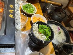 -老牌坊云南鱼豆花火锅(哈西万达店)