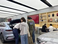 -比亚迪汽车王朝网(易能环耀银海大厦城市展厅)