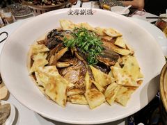 鱼头泡饼3斤-壹零捌道·北京烤鸭(车公庄店)