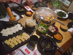 -左庭右院鲜牛肉火锅(金山万达店)