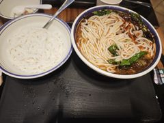 -云阿蛮云南生烫牛肉米线(奉贤路店)