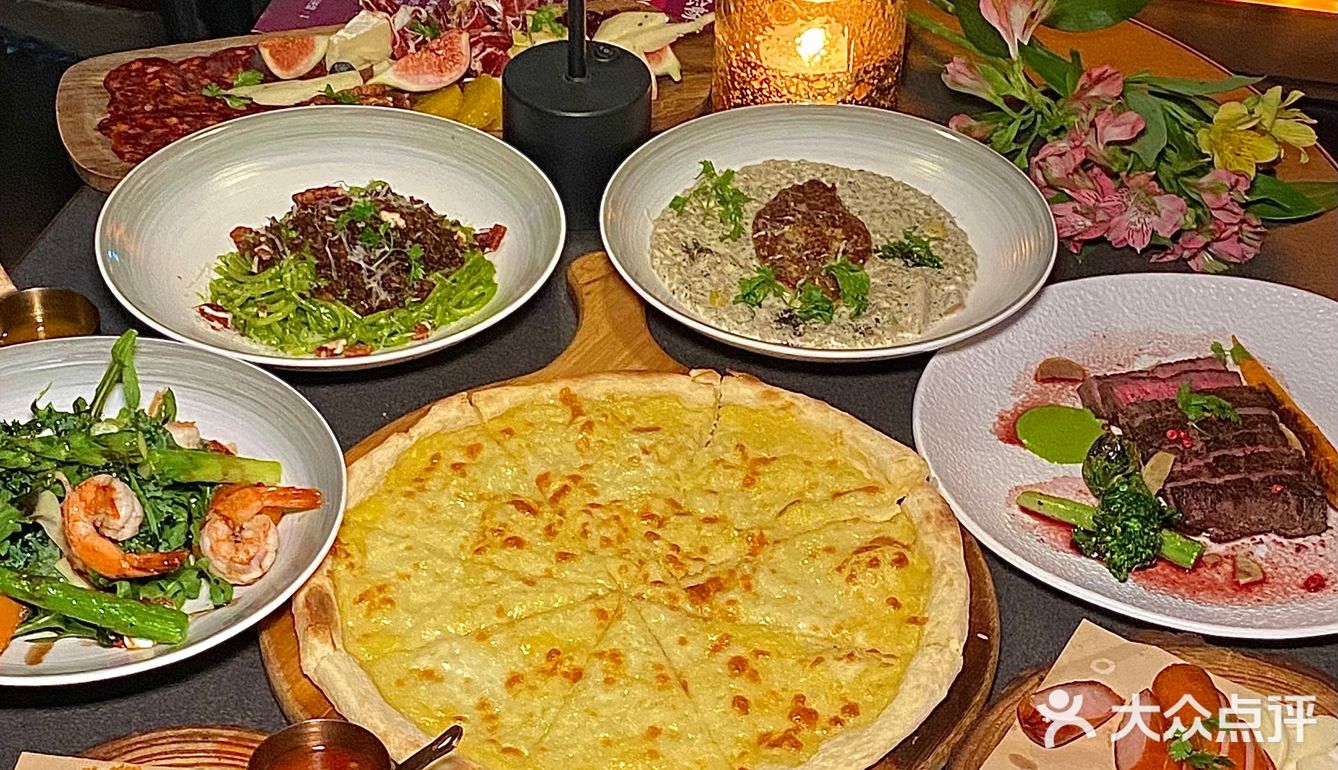 双子塔下的这家餐酒吧尊的美呆！！