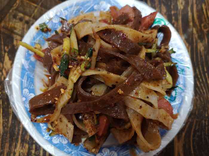 老字号杨军煎饼馆-"这是我母校延大旁边的小吃店,我老公去延安.