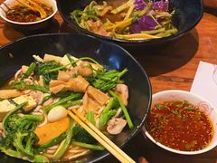 -万记麻辣烫国展总店