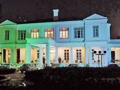 -南京双门楼宾馆(盐仓桥地铁站阅江楼店)