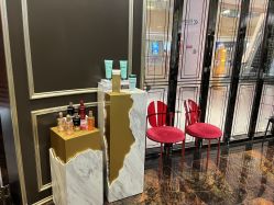 点击看大图 -八佰伴8008星级形象店