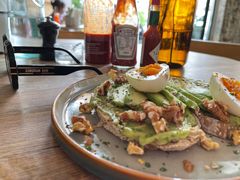 牛油果煮蛋吐司-RAC BAR(安福路店)