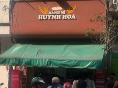 -Bánh Mì Huynh Hoa
