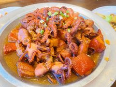 活八爪鱼炖红烧肉-赶海部落海鲜城(海阳路店)