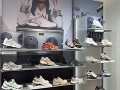 -SALOMON萨洛蒙(长沙国金街店)