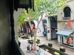 -猫的天空之城概念书店(杭州南宋御街店)