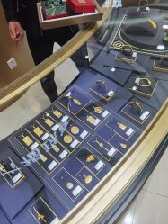 -六福珠寶(巴黎春天五角场店)