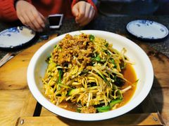 屯里大拌菜-山里屯铁锅炖(哈尔滨中央大街店)