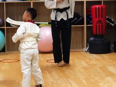 -嗨动跆拳道体能馆(菜百店)