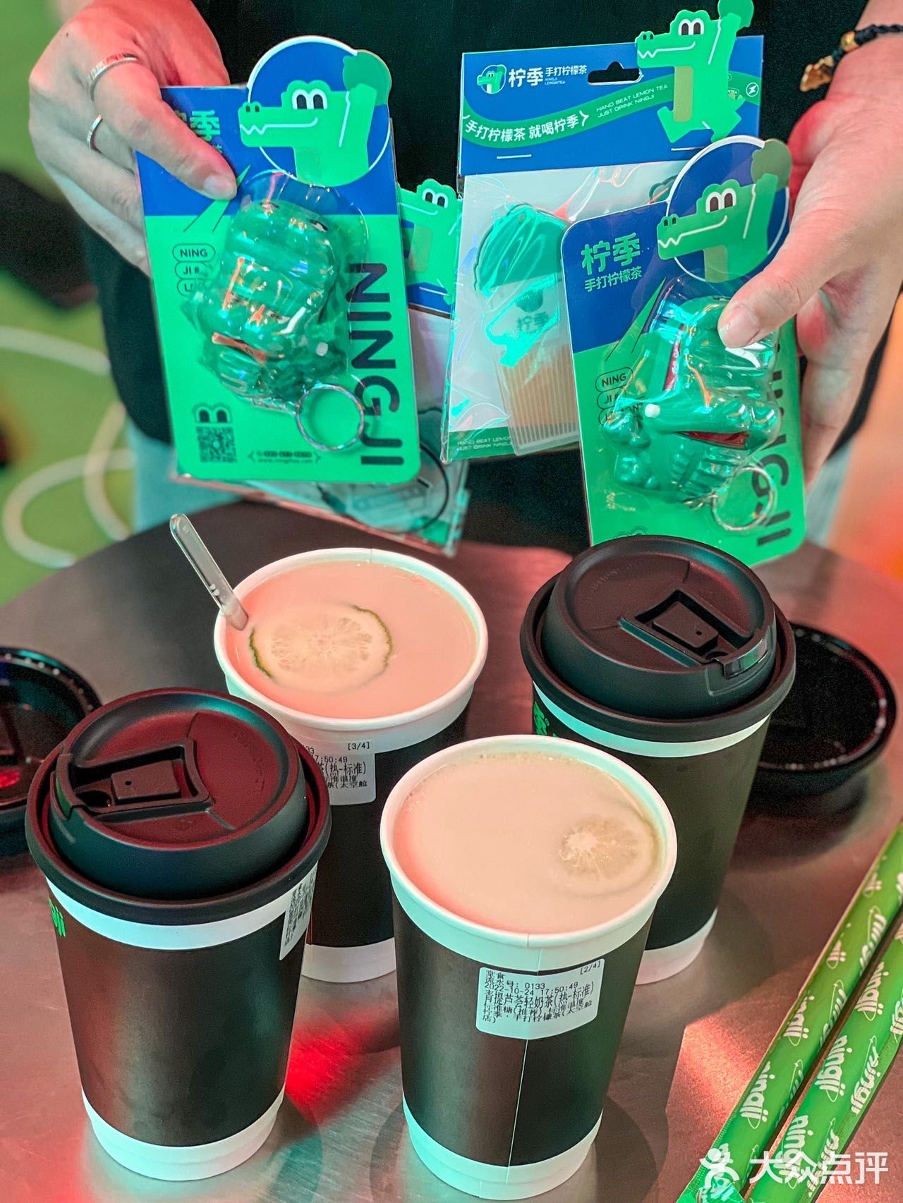 秋天养生达人必备🥤！喝轻奶茶还有小鳄鱼🉐️