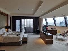 -上海滴水湖皇冠假日酒店