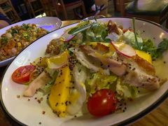 芒果烤鸡藜麦沙拉-MR.ROCKY洛奇先生RESTAURANT&BAR(宝安壹方城店)