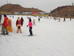 -采薇庄园四季滑雪场