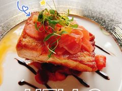 煎三文鱼-YUE·6·西式融合餐厅(外滩六号店)