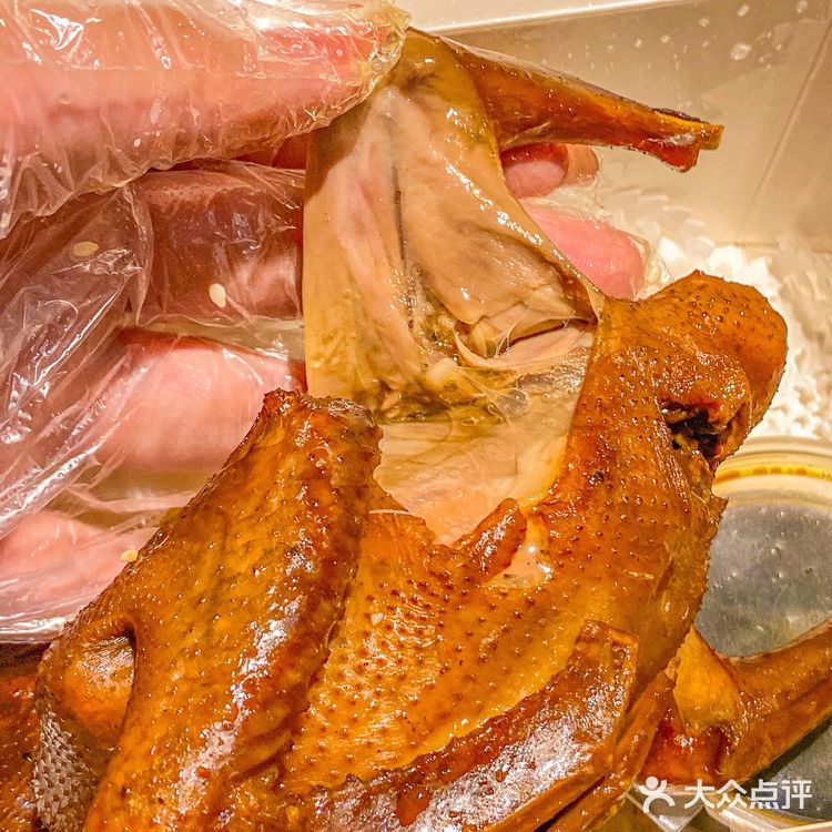 没有一个广州人能拒绝这流汁乳鸽吧！